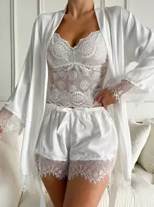 Conjunto de pijama con camiseta de encaje transparente, bata ceñida y shorts en color blanco