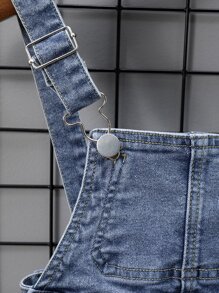 Salopetă din denim cu buzunar rupt în față pentru copii mici