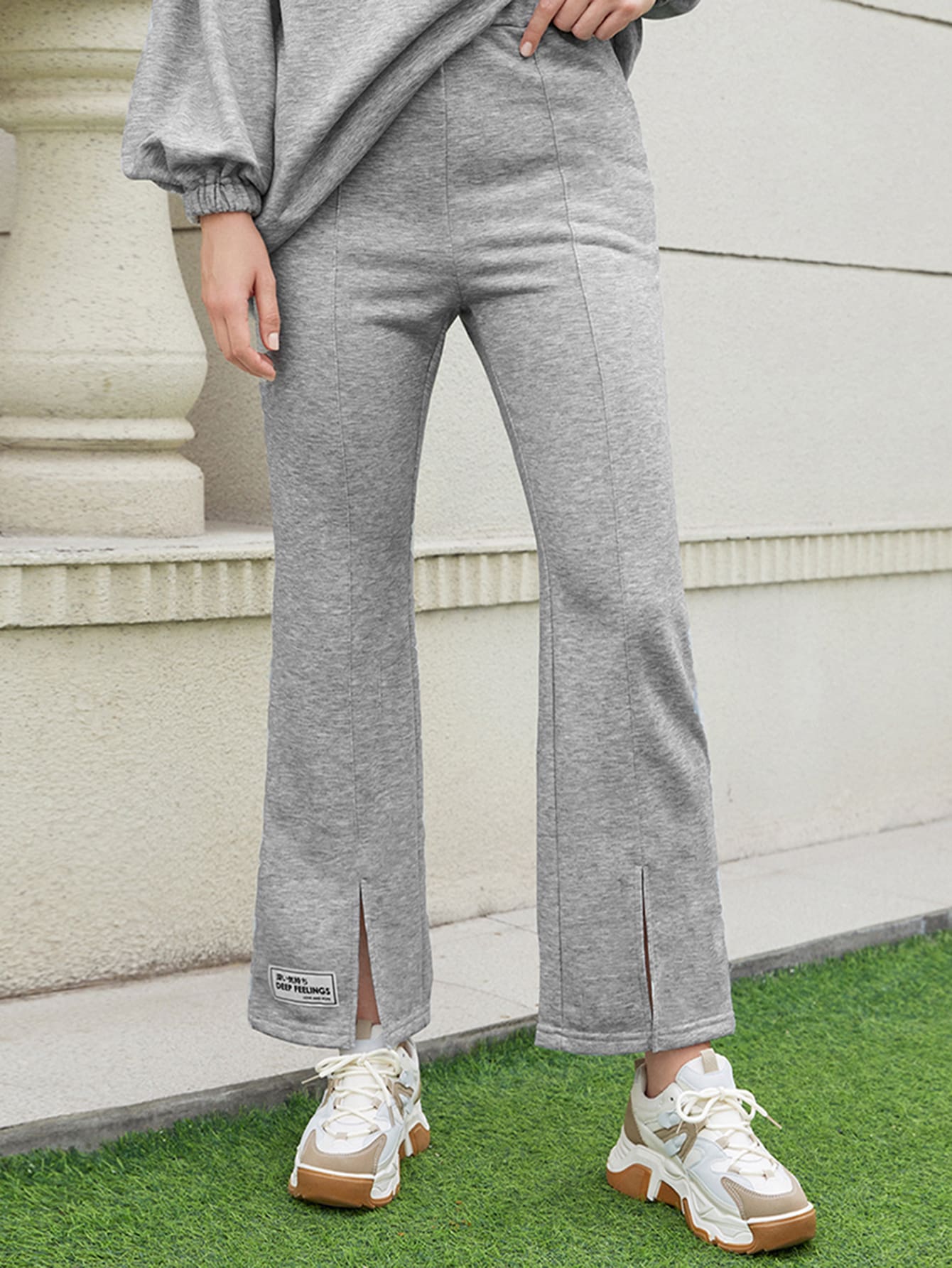 SHEIN EZwear 字母貼布下擺開叉衛褲 - 淺灰色 - 查看 1