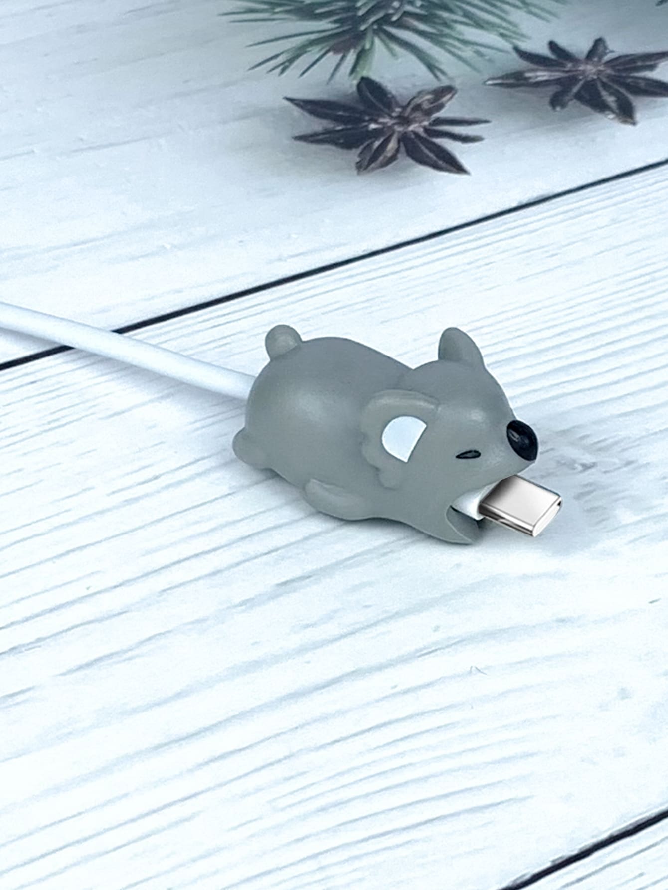 1 件卡通考拉设计数据线保护器充电器保护器 - 查看 1