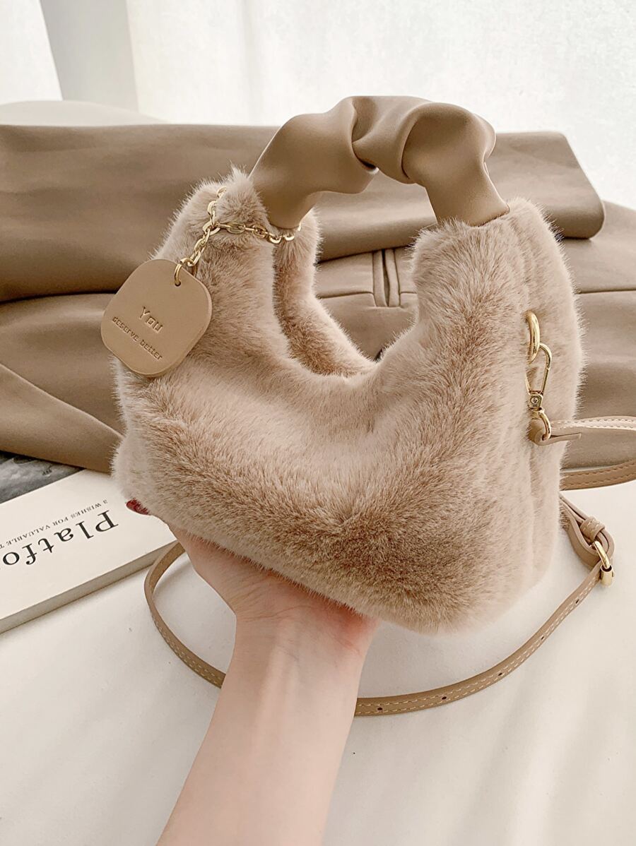 極簡風格毛茸茸流浪包帶字母墜飾 - 卡其色 - 查看 1