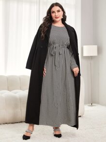 Mulvari Vestido con cinturón con estampado de pata de gallo ribete con fruncido - Blanco y Negro - Ver 5