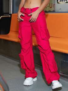 Street Vibes Pantalones parachute con bolsillos con solapa con cordón fruncido - Rosa Roja - Ver 1