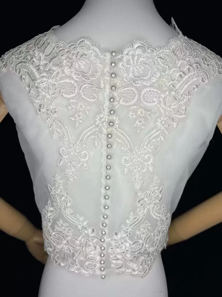 Xale curto de casamento com botões e pérolas artificiais bordadas - Branco - Ver 5