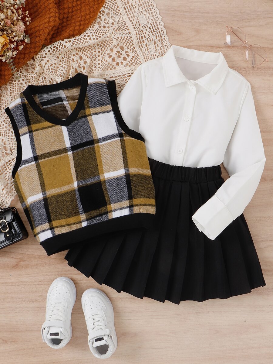 女孩格紋印花背心上衣和百褶半身裙和襯衫