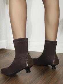 極簡風格尖頭小貓跟仿麂皮彈力靴