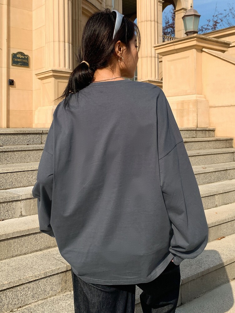 DAZY Camiseta Gráfica Con Eslogan Y Hombros Caídos - Gris - Añade 2