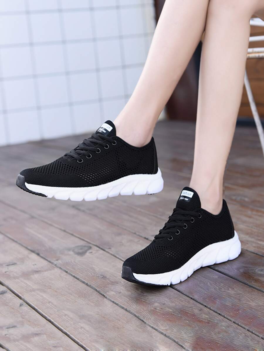 Giày thể thao ngoài trời thường ngày rỗng màu trắng dành cho nữ