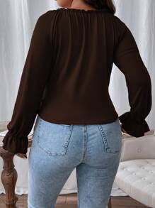 Flirla 帶褶邊修飾前打結波浪袖奶妻上衣 - 巧克力棕 - 查看 2