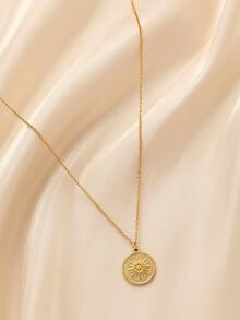 Sun Detail Round Pendant Necklace - Yellow Gold - View 2