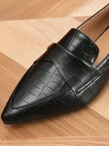 2025年秋季女士鳄鱼纹压花扭纹尖头平底乐福鞋，优雅户外平底鞋 - 黑色 - 查看 4