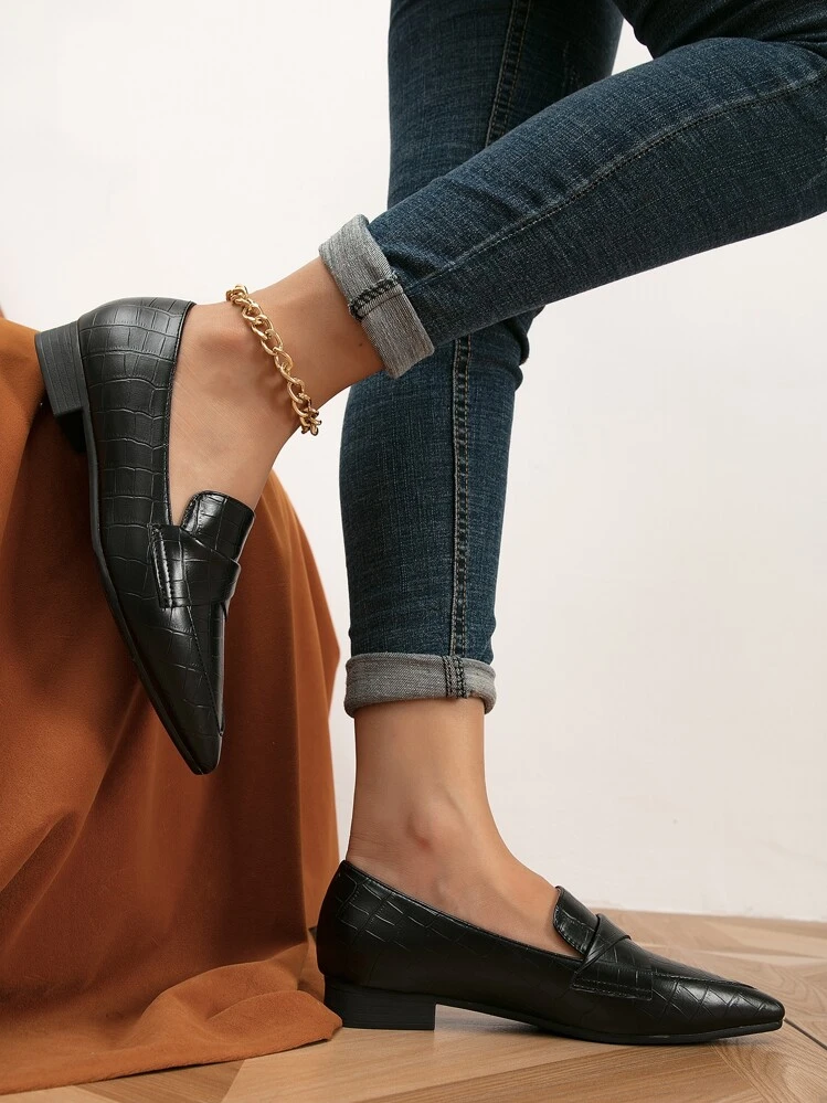 2025 Autumn Women Crocodile Embossed Twist Detail Point Toe Flat Loafers, Elegant Outdoor Flats - Black - View 7