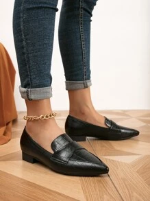 2025年秋季女士鳄鱼纹压花扭纹尖头平底乐福鞋，优雅户外平底鞋 - 黑色 - 查看 8