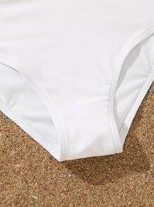 青少年女孩字母图案比基尼套装与沙滩裙夏日海滩