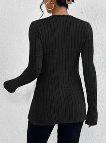 SHEIN Essnce Camiseta tejido de canalé con botón delantero bajo con abertura - Negro - Ver 2