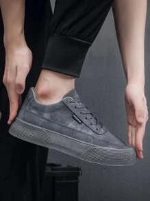 Men Letter Patch Decor Lace-up Front Skate Shoes