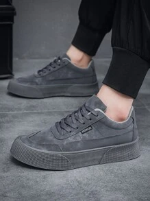 Men Letter Patch Decor Lace-up Front Skate Shoes