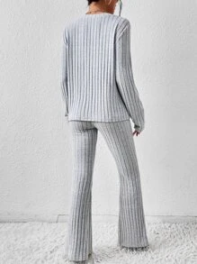 SHEIN Essnce Camiseta tejida de canalé con botón delantero & Pantalones acampanados - Gris Claro - Ver 2