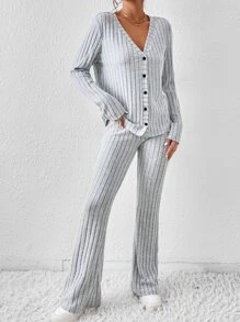 SHEIN Essnce Camiseta tejida de canalé con botón delantero & Pantalones acampanados - Gris Claro - Ver 3