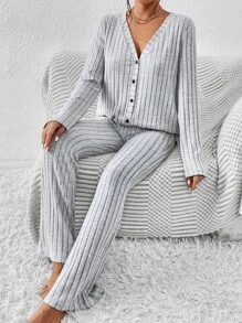 SHEIN Essnce Camiseta tejida de canalé con botón delantero & Pantalones acampanados - Gris Claro - Ver 5