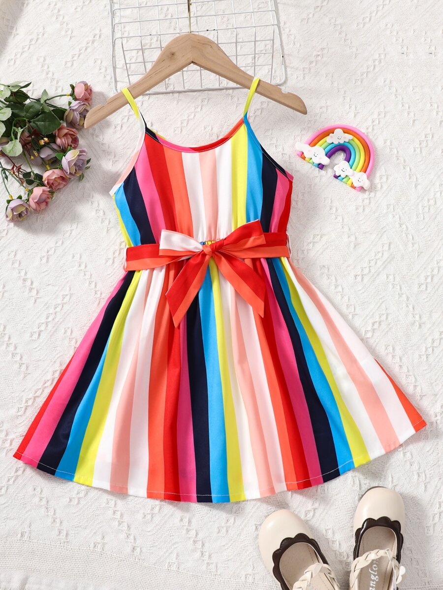 SHEIN 小女童彩虹條紋吊帶連衣裙 - 彩色 - 查看 1