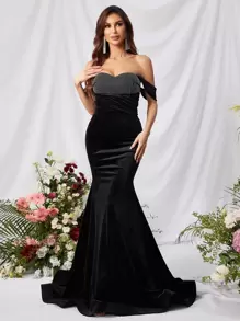 Vestido de fiesta de hombros descubiertos con diamante de imitación fruncido bajo sirena de terciopelo - Negro - Ver 1