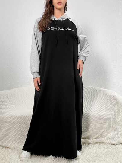 Mulvari Vestido con capucha con estampado de slogan de color combinado de manga raglán con cordón
