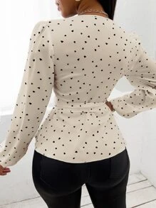 SHEIN Clasi Blusa al azar con estampado de corazón de cuello cruzado con cinturón - Beis - Ver 2