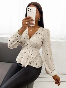 SHEIN Clasi Blusa al azar con estampado de corazón de cuello cruzado con cinturón - Beis - Ver 3