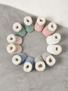 1雙嬰兒隨機襪子