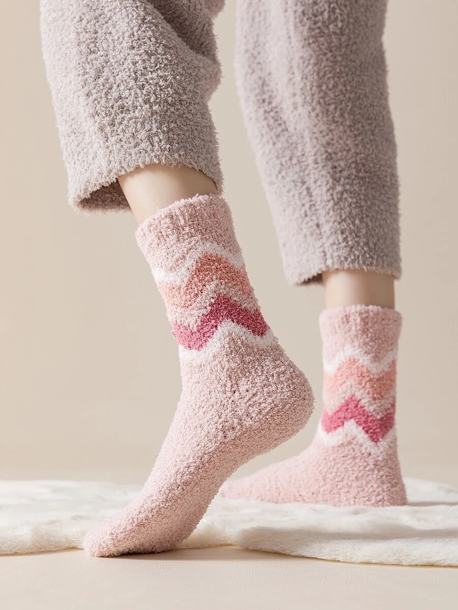 Calcetines de tripulación con patrón de cheurón de peluche - Multicolor - Ver 1