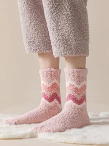 Calcetines de tripulación con patrón de cheurón de peluche - Multicolor - Ver 3