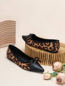 Bailarinas con patrón de leopardo con diseño de lazo de punta de serraje falso - Multicolor - Ver 2