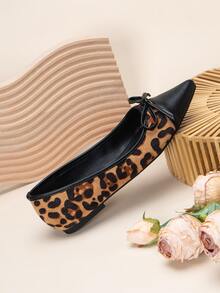 Bailarinas con patrón de leopardo con diseño de lazo de punta de serraje falso - Multicolor - Ver 4