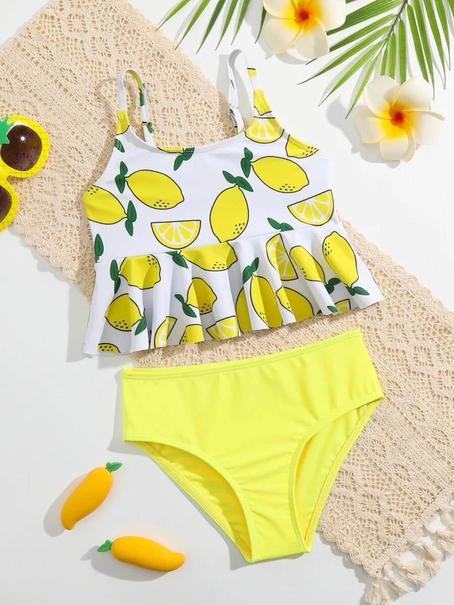 Conjunto de bikini con estampado aleatorio de limón y volantes en el ruedo para niña joven, playa de verano