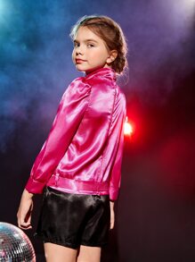 女孩小高領泡泡袖上衣和短褲