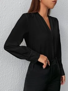 SHEIN PETITE 素色V領襯衫 - 黑色 - 查看 3