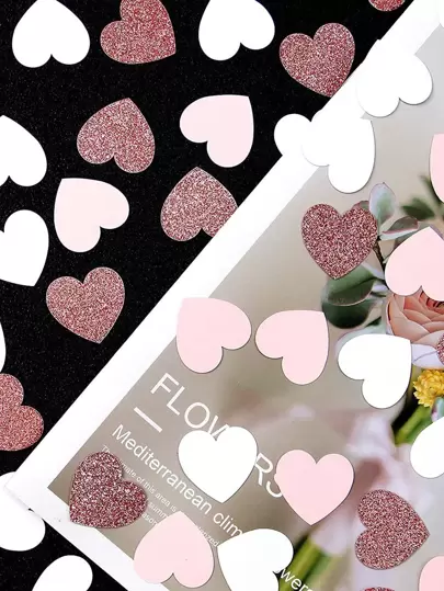 100颗玫瑰金闪光心形桌饰纸屑，粉白相间，情人节餐桌装饰，适用于浪漫派对、婚礼、求婚等场合。