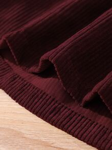 女孩西裝領毛絨內襯燈芯絨夾克和半身裙無毛衣