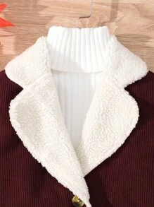 女孩西裝領毛絨內襯燈芯絨夾克和半身裙無毛衣