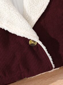 女孩西裝領毛絨內襯燈芯絨夾克和半身裙無毛衣