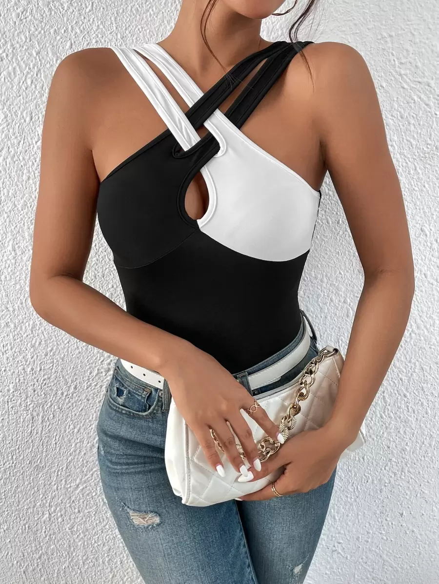 SHEIN Privé Áo hai dây Hội Chữ thập Cắt ra Khối Màu Giải trí - màu đen - Xem 1
