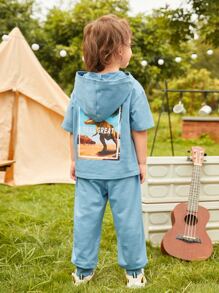SHEIN Camiseta Con Hombros Caídos De Letras Y Estampado De Dinosaurio Y Pantalón De Deporte A Juego Para Niño