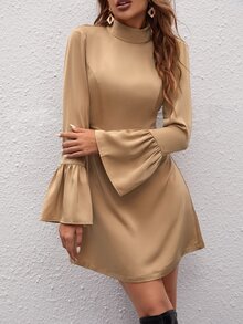 SHEIN Privé 垂墜露背荷葉袖連衣裙 - 卡其色 - 查看 5