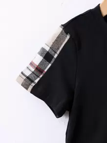 SHEIN Playful Pals Conjunto de pantalones cortos y top con cuello redondo de manga corta estilo escolar a cuadros negros para niño joven para el verano