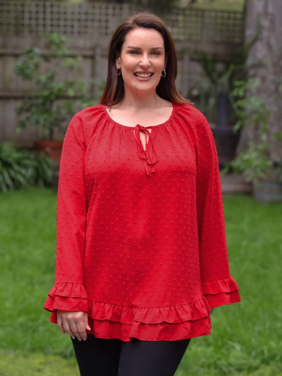 EMERY ROSE Blusa de lunares de cuello con cordón de manga con volante bajo con fruncido - Rojo - Ver 1