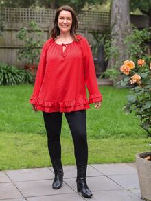 EMERY ROSE Blusa de lunares de cuello con cordón de manga con volante bajo con fruncido - Rojo - Ver 5