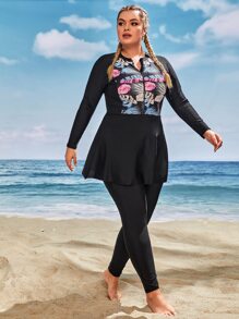 SHEIN Camiseta rash de protección solar de cobertura total con estampado tropical para tallas grandes, para la playa de verano - Negro - Ver 5