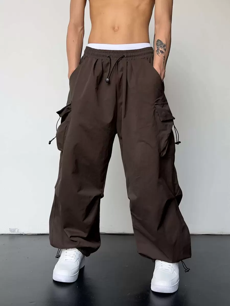 Manfinity Roghcode Men Solid Flap Pocket Side Drawstring Waist Cargo Trousers - Coffee Brown - View 1
