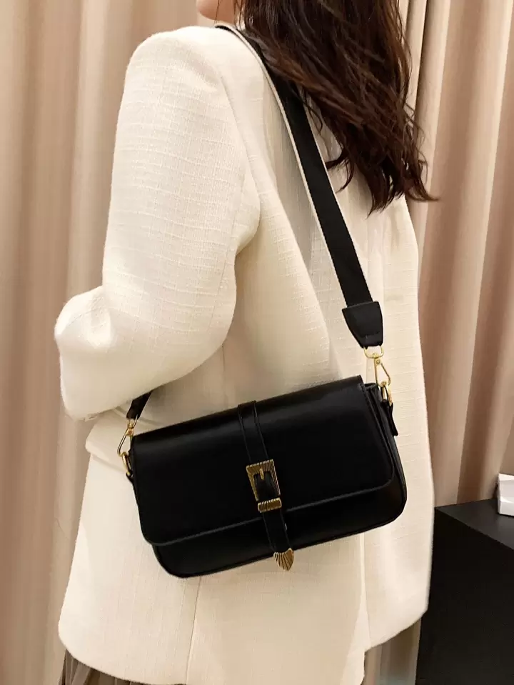 【おすすめ商品】バックルデコレーション フラップ スクエアバッグ　ブラック おすすめ商品】バックルデコレーション フラップ スクエアバッグ